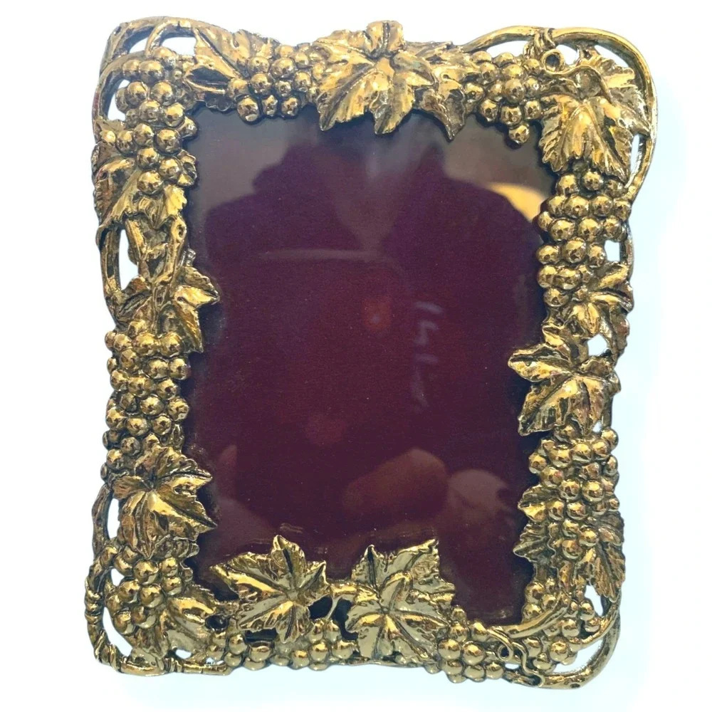 Picture Frame Brass Grape Leaf‎ Ornate Red Velvet Backing 5x7 MCM French Farm